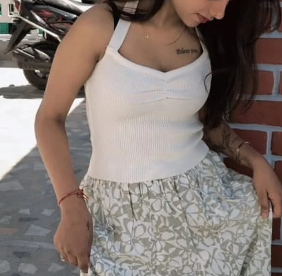 Independent young call girl Moksha in MG Road, Delhi