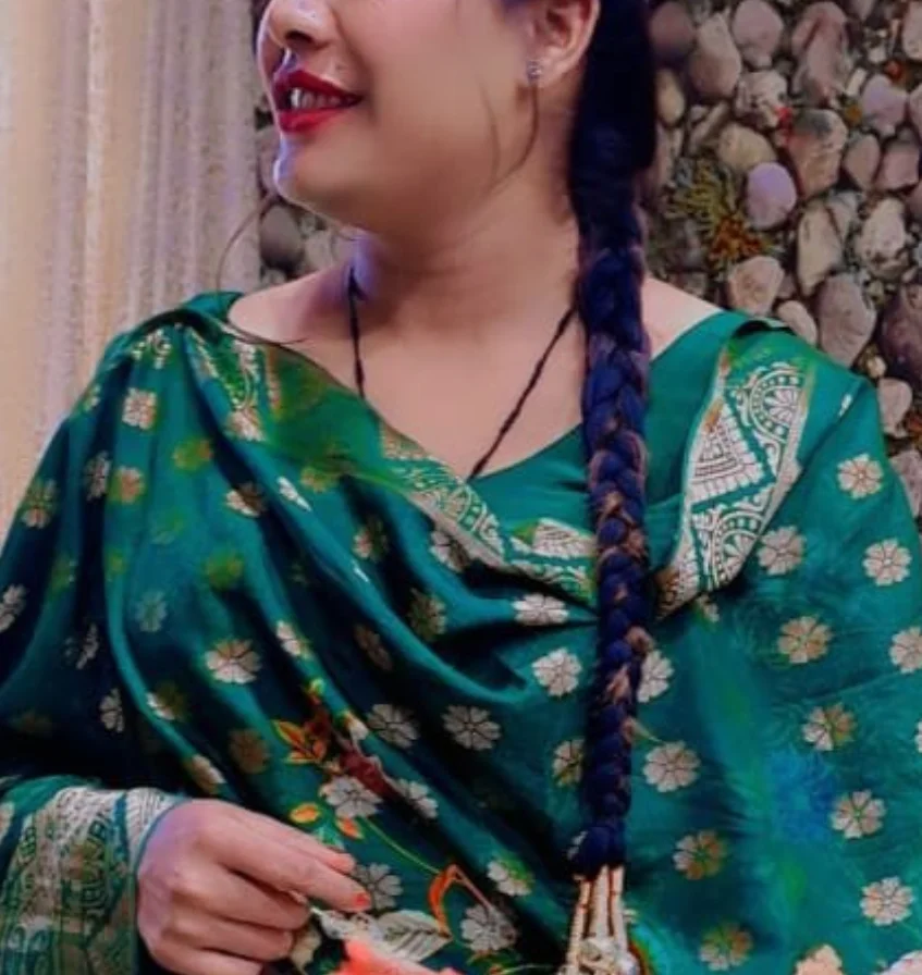 Meet Chaaya, a cute Punjabi girl in Gulmohar Park, Delhi