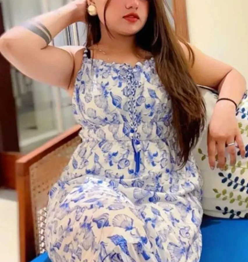 My lips and eyes are waiting for my clients in Vikaspuri, Delhi
