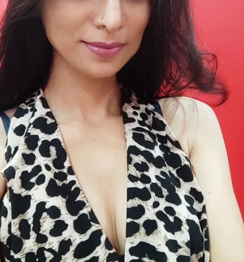 Beautiful Mature Women Bhumika in Delhi